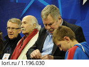 Владимир Зельдин народный артист и Иван Едешко олимпийский чемпион на баскетболе (2009 год). Редакционное фото, фотограф Ульянов Александр Михайлович / Фотобанк Лори