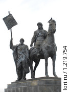Памятник основателю Симбирска (ныне Ульяновск) Богдану Хитрово (2009 год). Редакционное фото, фотограф Александр Легкий / Фотобанк Лори