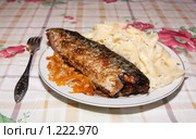 Жареная скумбрия с макаронами. Стоковое фото, фотограф Яков Филимонов / Фотобанк Лори