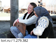 Гусляр и певица (2009 год). Редакционное фото, фотограф Ирина Золина / Фотобанк Лори