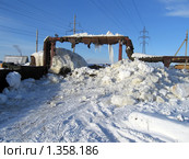 Обмерзшие льдом трубы. Стоковое фото, фотограф Евгений Кадашников / Фотобанк Лори