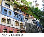 Дом Хундертвассера в Вене (2008 год). Редакционное фото, фотограф Светлана Степачёва / Фотобанк Лори