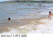 Дети купаются в море (2009 год). Редакционное фото, фотограф Юрий Брыкайло / Фотобанк Лори