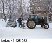 Застрял джип!? Ищи трактор! (2010 год). Редакционное фото, фотограф Денис Кравченко / Фотобанк Лори