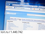 Окно интернета со страницей сайта Microsoft (2010 год). Редакционное фото, фотограф Кекяляйнен Андрей / Фотобанк Лори