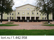Центральный вход в Государственный дом-музей П.И. Чайковского (2008 год). Редакционное фото, фотограф Вячеслав Палес / Фотобанк Лори