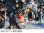 Замки молодоженов (2010 год). Редакционное фото, фотограф E. O. / Фотобанк Лори