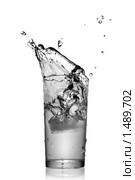 Всплеск воды в стеклянном стакане. Стоковое фото, фотограф Ярослав Данильченко / Фотобанк Лори