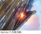 Резка арматуры газовой горелкой. Фрагмент. Стоковое фото, фотограф Алёшина Оксана / Фотобанк Лори