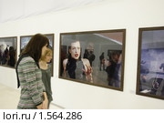 Москва, ЦВЗ "Манеж", открытие "Фотобиеннале 2010". Работы Питера Линдберга. Редакционное фото, фотограф Дмитрий Неумоин / Фотобанк Лори