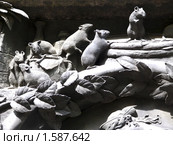 Фрагмент памятника И. Крылову в Летнем саду. Санкт-Петербург (2007 год). Редакционное фото, фотограф Katerina / Фотобанк Лори