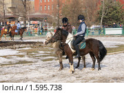 Юные наездницы (Круг катания на пони) (2010 год). Редакционное фото, фотограф Валерия Попова / Фотобанк Лори