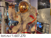 Космонавт работает в открытом космосе (2010 год). Редакционное фото, фотограф Вадим Закревский / Фотобанк Лори