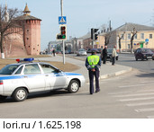 Инспектор дорожной патрульной службы на работе (2010 год). Редакционное фото, фотограф Alechandro / Фотобанк Лори