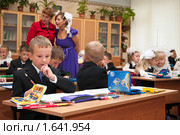 Первоклассники сидят на уроке (2009 год). Редакционное фото, фотограф Кекяляйнен Андрей / Фотобанк Лори