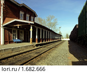 Старая деревянная железнодорожная станция 19 века в городе Боровичи (2010 год). Стоковое фото, фотограф Самойлова Екатерина / Фотобанк Лори