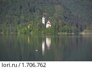 Церковь Успения Богородицы. Озеро Блед. Юлианские Альпы. Словения. (2009 год). Стоковое фото, фотограф Вадим Хомяков / Фотобанк Лори