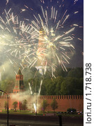 Москва, салют на 9 мая 2010 года. Редакционное фото, фотограф Дмитрий Неумоин / Фотобанк Лори