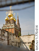 Храм Воскресения Христова за строительным забором. Москва (2010 год). Стоковое фото, фотограф Николай Винокуров / Фотобанк Лори