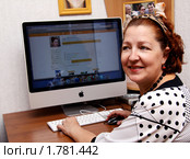 Социальная сеть для пожилой женщины (2010 год). Редакционное фото, фотограф Андрей Аркуша / Фотобанк Лори