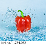 Красный перец  в брызгах воды. Стоковое фото, фотограф Андрей Армягов / Фотобанк Лори
