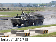 IV международный салон вооружения и военной техники. Выставка технологии в машиностроении 2010. БТР-80 на полосе препятствий. Редакционное фото, фотограф Игорь Долгов / Фотобанк Лори
