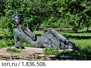 Памятник А.С. Пушкину в усадьбе "Михайловское" (2010 год). Редакционное фото, фотограф Виктор Карасев / Фотобанк Лори