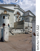 Старое здание, г.Балхаш, Казахстан (2010 год). Стоковое фото, фотограф Олыкайнен Наталья / Фотобанк Лори