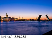 Разведение мостов в Санкт-Петербурге, белые ночи (2010 год). Редакционное фото, фотограф Алексей Ширманов / Фотобанк Лори