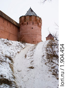 Кирпичная стена  и башня Спасо-Евфимиева монастыря (2009 год). Редакционное фото, фотограф Шередеко Катерина / Фотобанк Лори