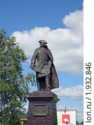 Памятник основателю города Перми Татищеву Василию Никитичу (2010 год). Редакционное фото, фотограф Анатолий Косолапов / Фотобанк Лори