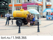 Бочка с квасом в Нижнем Новгороде (2010 год). Редакционное фото, фотограф Корчагина Полина / Фотобанк Лори