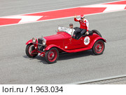 Фернандо Алонсо из команды Ferrari на параде пилотов перед заездом гонки  Formula 1 Grand Prix на автодроме "Catalunya Montmello" 9 мая 2010 Барселона. Редакционное фото, фотограф Куликов Константин / Фотобанк Лори