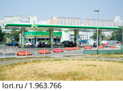 Бензоколонка BP в Москве (2010 год). Редакционное фото, фотограф Сергей Лаврентьев / Фотобанк Лори