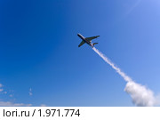 Самолет-амфибия БЕ-200 сбрасывает воду. Гидроавиасалон 2010 г. Геленджик. Редакционное фото, фотограф Евгений Головко / Фотобанк Лори