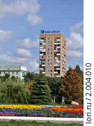 Город Орел. Многоэтажное здание с рекламной вывеской "Мегафон" (2010 год). Редакционное фото, фотограф Ромашка / Фотобанк Лори