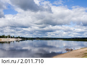Река Сухона возле Великого Устюга с отражением неба. Стоковое фото, фотограф Солодовникова Елена / Фотобанк Лори