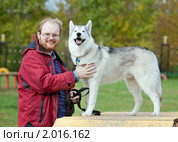 Мужчина с собакой. Стоковое фото, фотограф Сергей Лаврентьев / Фотобанк Лори