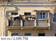 Захламленный балкон (2010 год). Стоковое фото, фотограф Илюхина Наталья / Фотобанк Лори