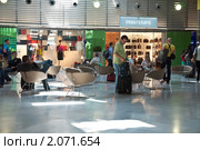 Аэропорт Шарль Де Голь.Зона беспошлинной торговли. (2010 год). Редакционное фото, фотограф Макарова Елена / Фотобанк Лори
