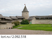 Псковский кремль. Башня, захаб (2010 год). Редакционное фото, фотограф Александр Щепин / Фотобанк Лори