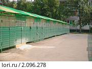 Быстровозводимый гараж-стоянка модульного типа вместо ракушек (2010 год). Стоковое фото, фотограф Алёшина Оксана / Фотобанк Лори