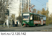 Московский трамвай номер 3 у остановки "Метро Каховская". Вагон типа КТМ-19К (71-619К) (2010 год). Редакционное фото, фотограф Щеголева Ольга / Фотобанк Лори