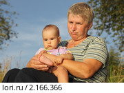 На руках у бабушки. Стоковое фото, фотограф Сергей Цепек / Фотобанк Лори