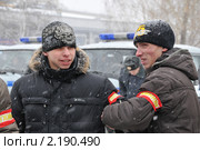 Дружинники повязывают повязки (2010 год). Редакционное фото, фотограф Free Wind / Фотобанк Лори
