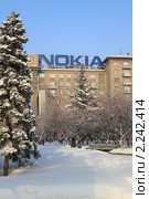 Реклама фирмы Nokia на здании в Новосибирске зимой (2010 год). Редакционное фото, фотограф Григорий Писоцкий / Фотобанк Лори