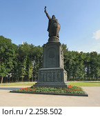 Памятник князю Владимиру. Белгород (2008 год). Редакционное фото, фотограф Denis Kh. / Фотобанк Лори