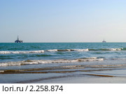 Нефтепромыслы недалеко от Баку (2010 год). Стоковое фото, фотограф Татьяна Юни / Фотобанк Лори
