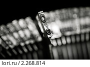 Ряд металлических оттисков букв печатной машинки. Стоковое фото, фотограф Илья Андриянов / Фотобанк Лори