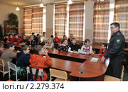 Классный час с офицером милиции (2010 год). Редакционное фото, фотограф Free Wind / Фотобанк Лори